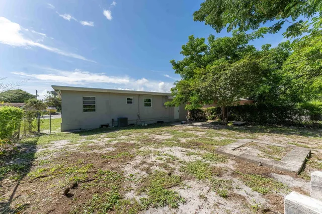 $379,000 | 1340 West 33rd Street, Riviera Beach, FL 33404