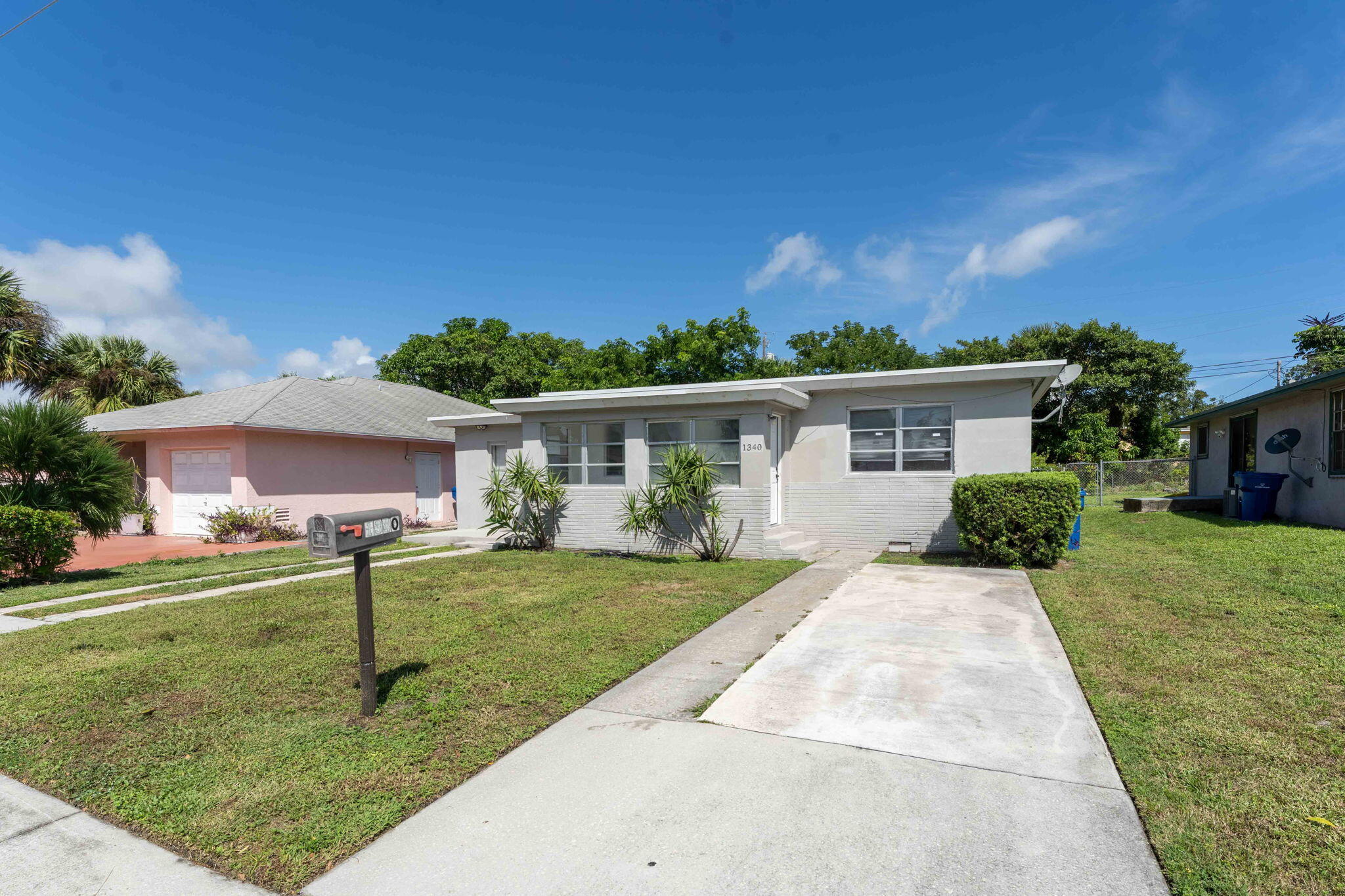1340 West 33rd Street Riviera Beach, FL 33404 - Photo 3 of 18 front view of a house with a yard