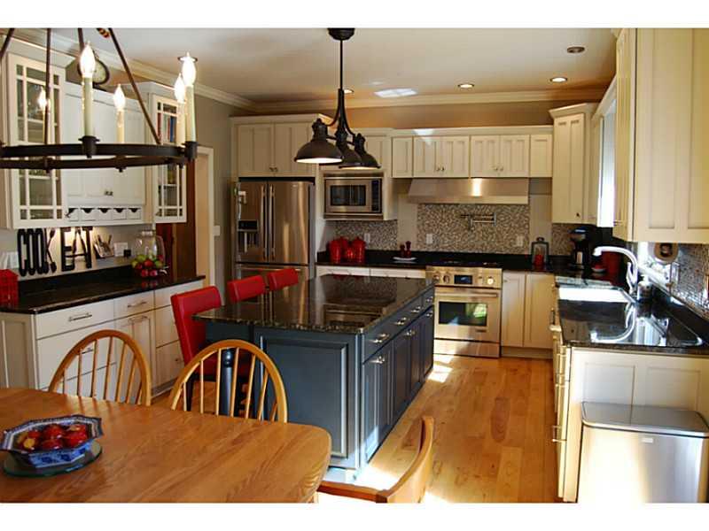Kitchen. Bright, updated kitchen