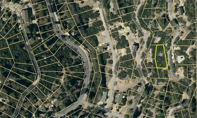 a picture of a wall with a white wall