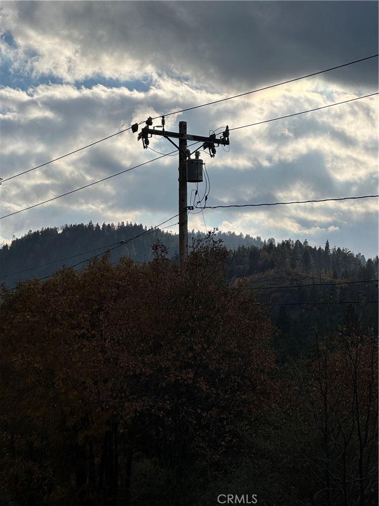 256 Jasper Street Cedar Glen, CA 92321 - Photo 9 of 18 a view of a terrace