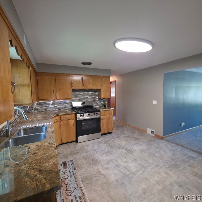 21 East And West Road West Seneca, NY 14224 - Photo 5 of 23