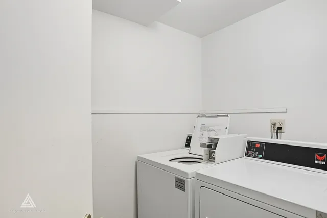 $339,000 | 2390 Bicentennial Avenue, Crest Hill, IL 60403