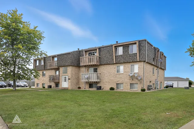 $339,000 | 2390 Bicentennial Avenue, Crest Hill, IL 60403
