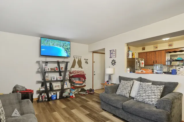 $339,000 | 2390 Bicentennial Avenue, Crest Hill, IL 60403