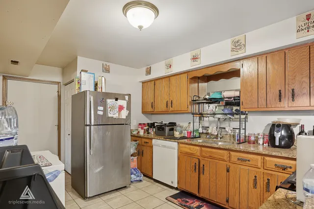 $339,000 | 2390 Bicentennial Avenue, Crest Hill, IL 60403