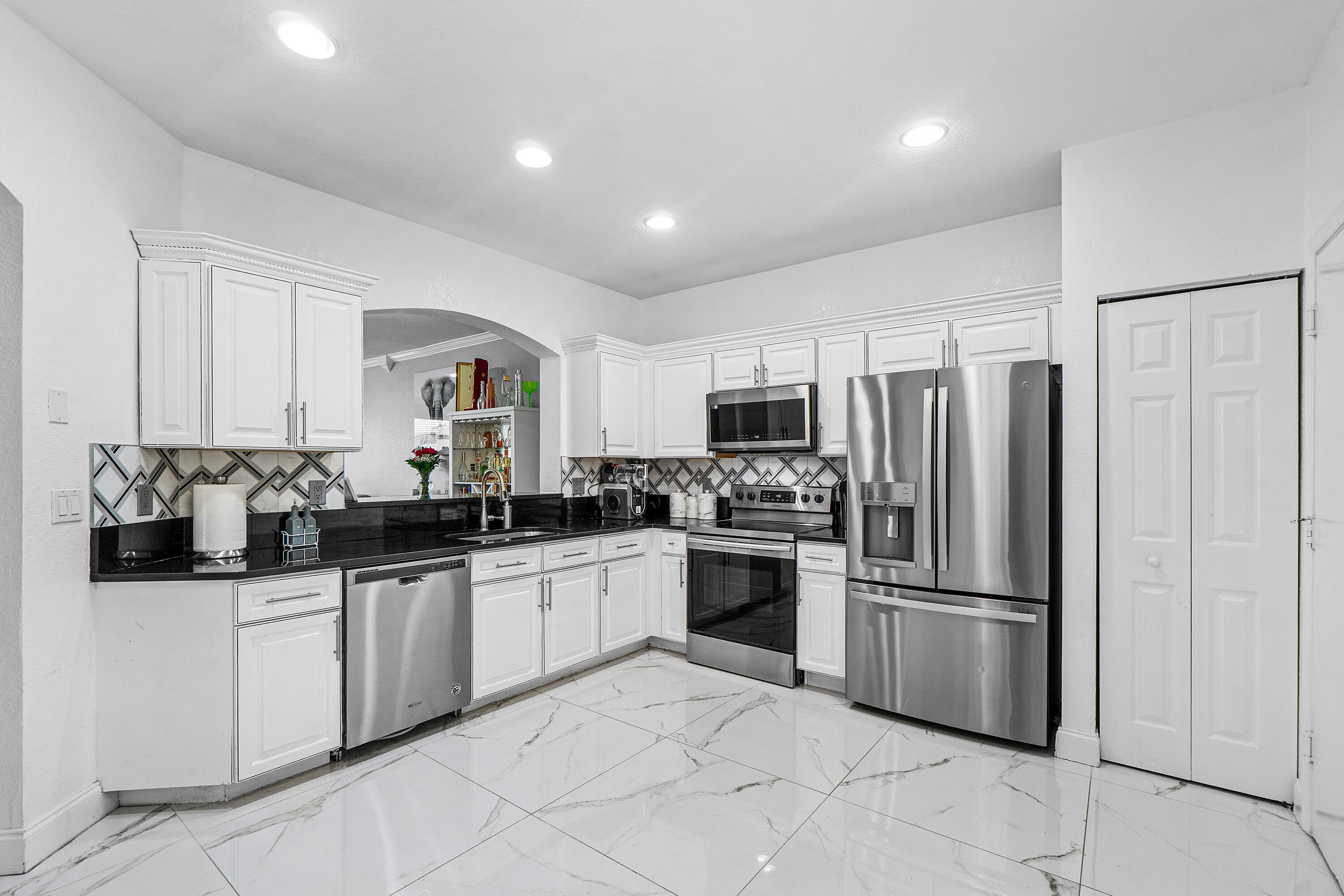 2196 Oakmont Drive Riviera Beach, FL 33404 - Photo 11 of 44 012-2196OakmontDrive-RivieraBeach-FL-334