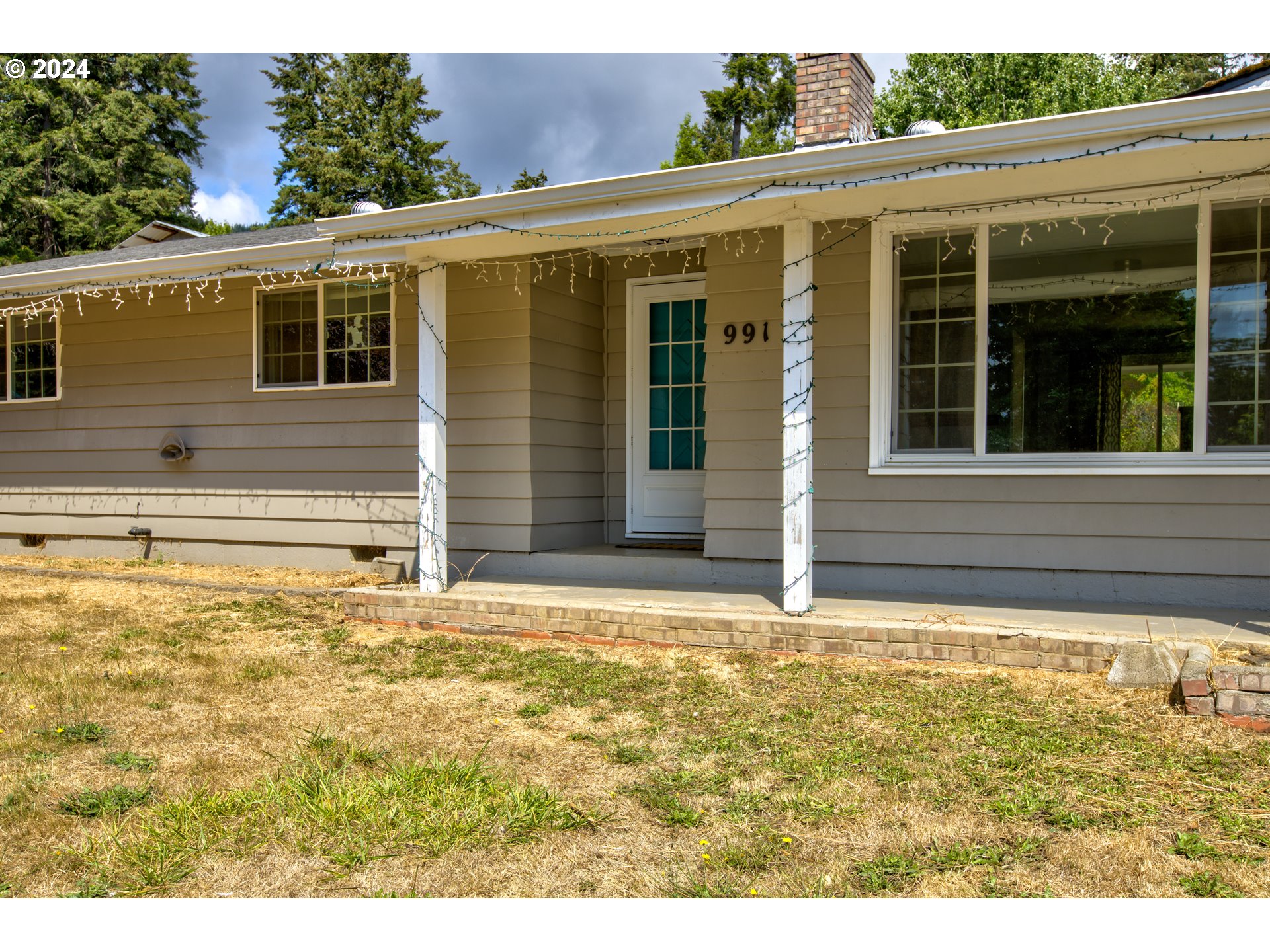 991 Mathis Hill Road Yoncalla, OR 97499 - Photo 2 of 42 a view of a house with a window