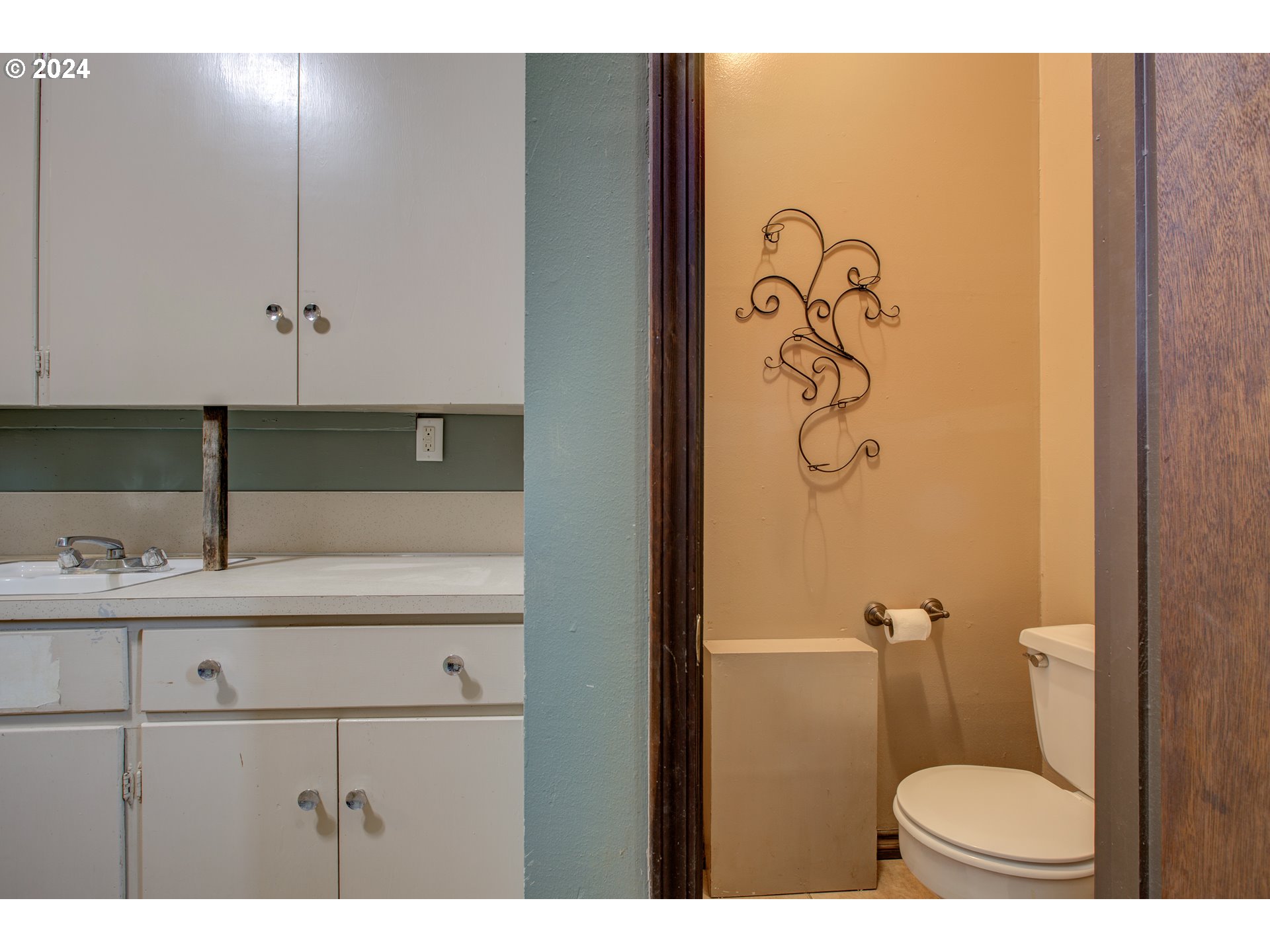 991 Mathis Hill Road Yoncalla, OR 97499 - Photo 27 of 42 a bathroom with a sink and a toilet