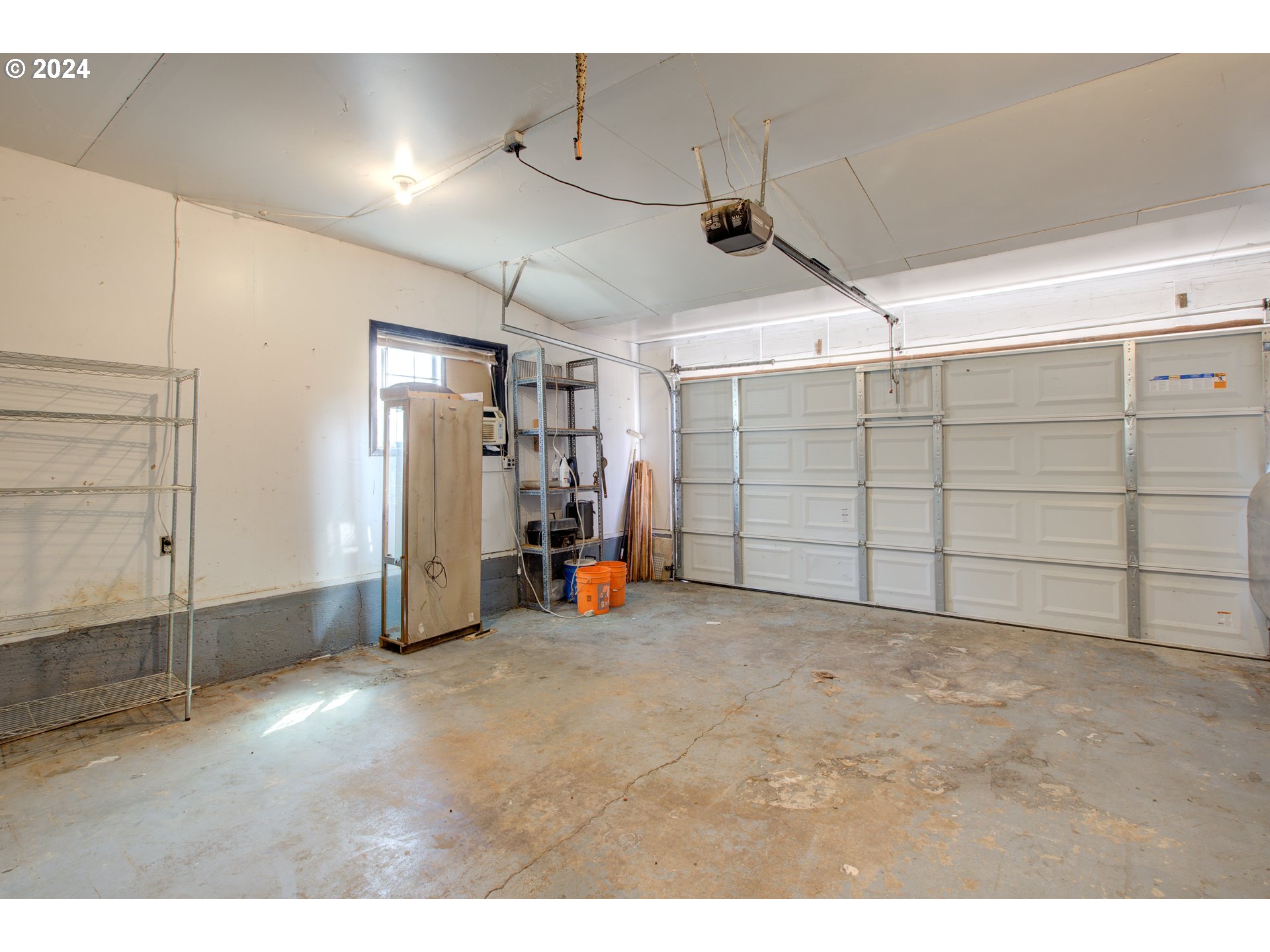 991 Mathis Hill Road Yoncalla, OR 97499 - Photo 28 of 42 a view of a garage