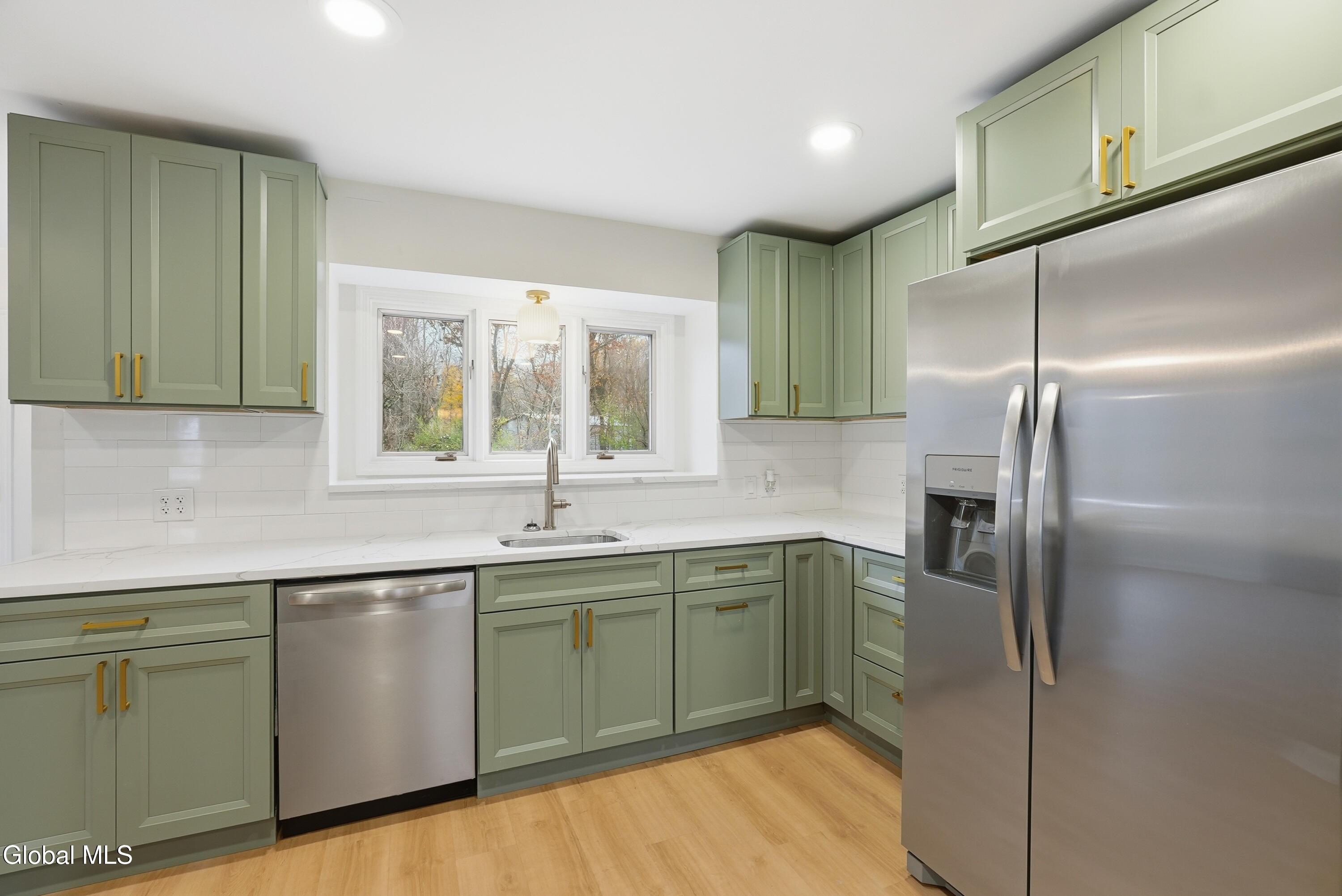 13 Ribbon Candy Lane Troy, NY 12182 - Photo 15 of 55 15