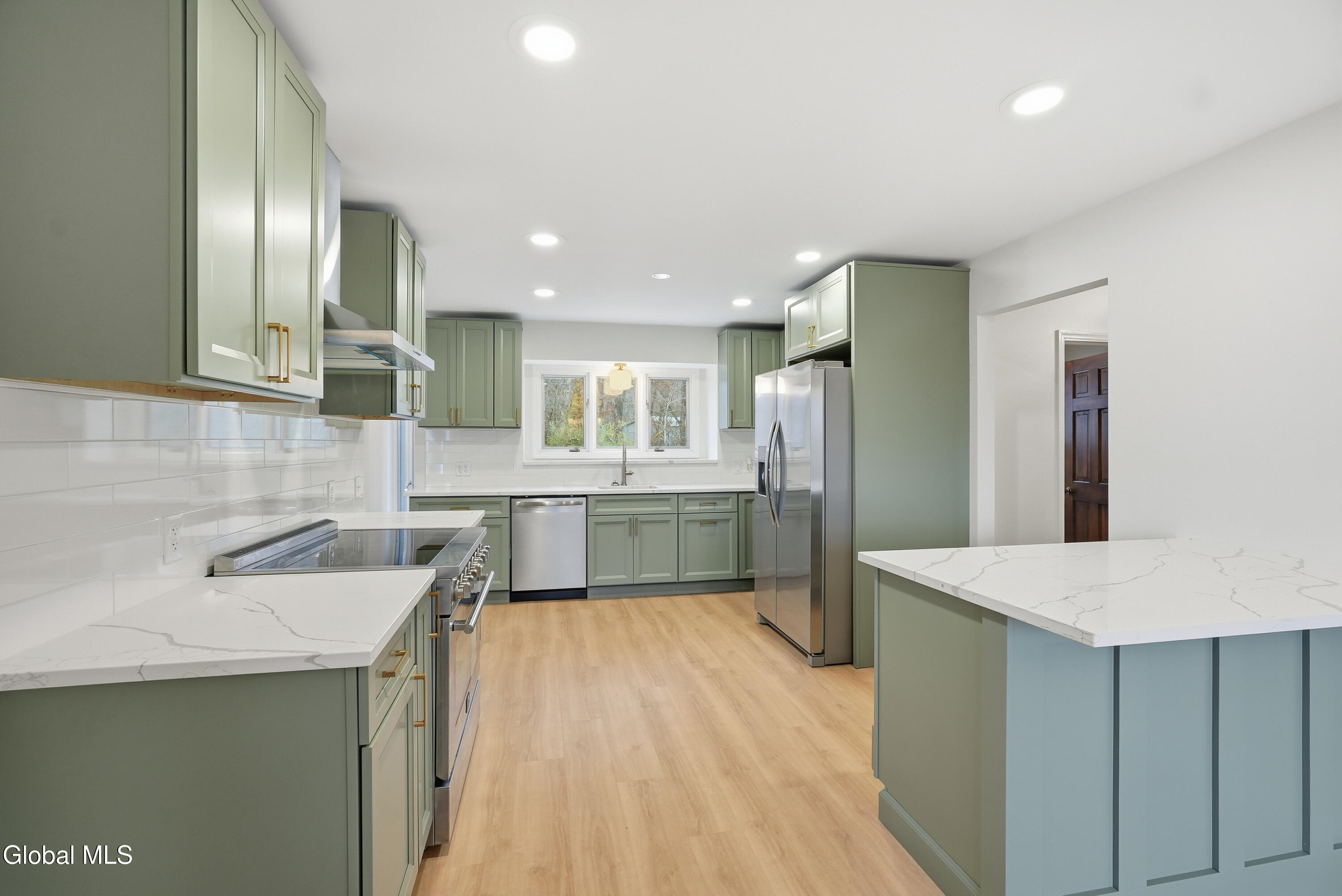 13 Ribbon Candy Lane Troy, NY 12182 - Photo 18 of 55 18