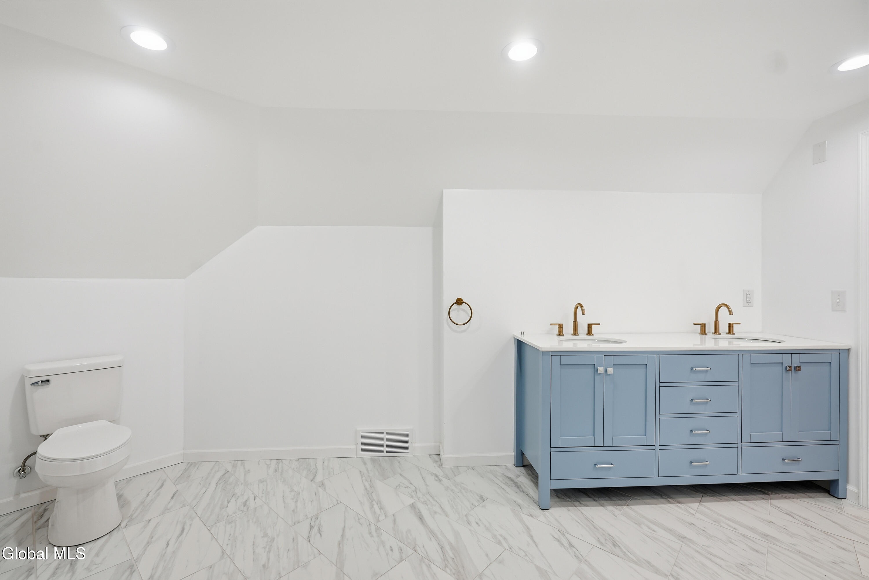 13 Ribbon Candy Lane Troy, NY 12182 - Photo 33 of 55 31