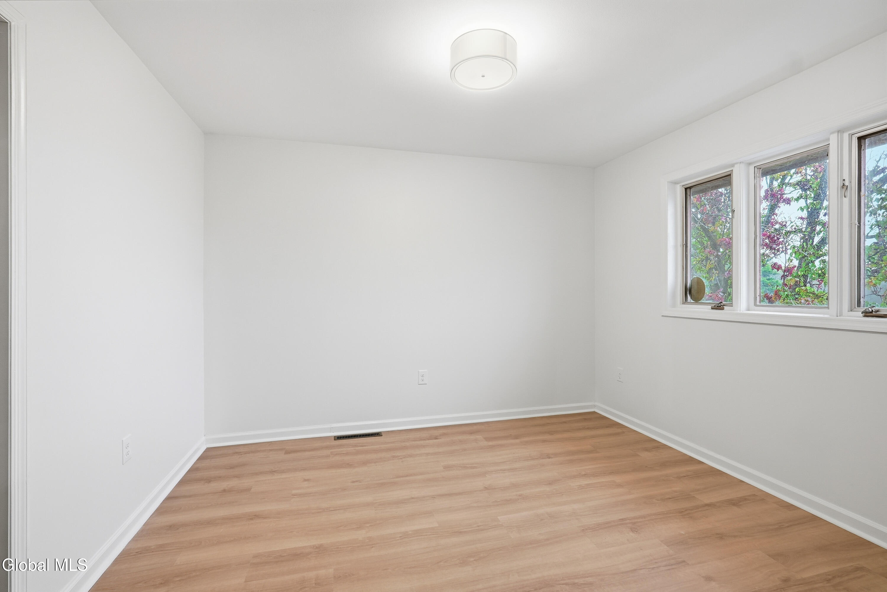 13 Ribbon Candy Lane Troy, NY 12182 - Photo 36 of 55 34