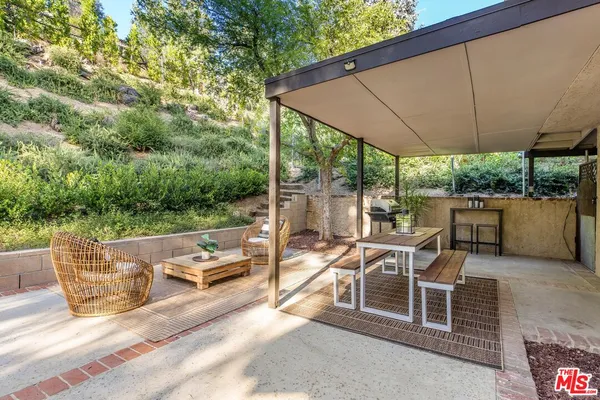 $1,699,000 | 837 Brown Drive, Burbank, CA 91504
