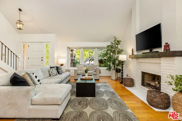 $1,699,000 | 837 Brown Drive, Burbank, CA 91504