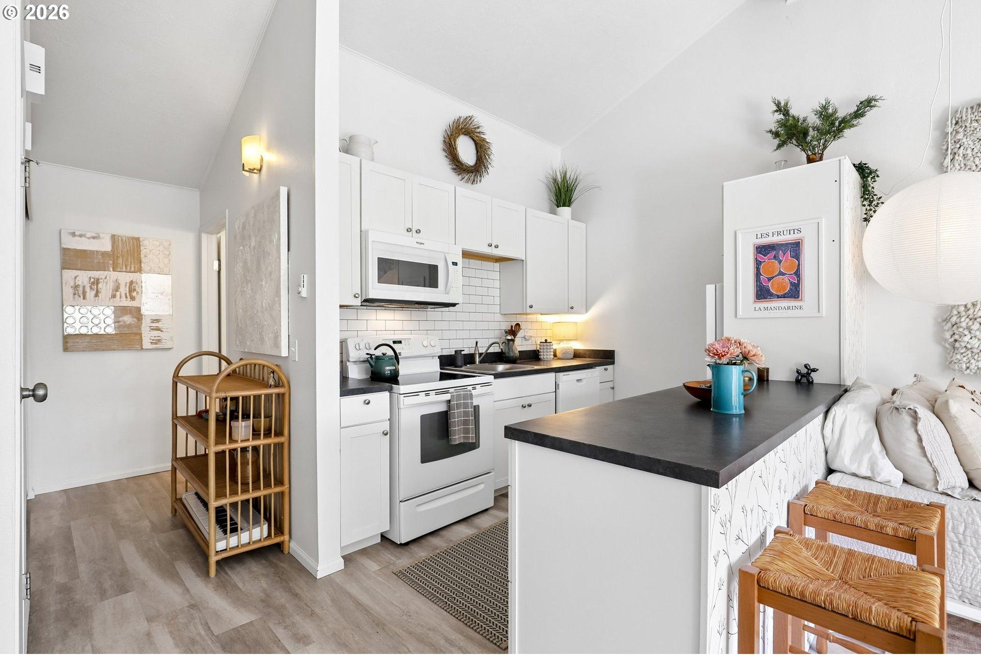 7726 Southwest Barnes Road, Unit B Portland, OR 97225 - Photo 21 of 31 Gallery Image 21