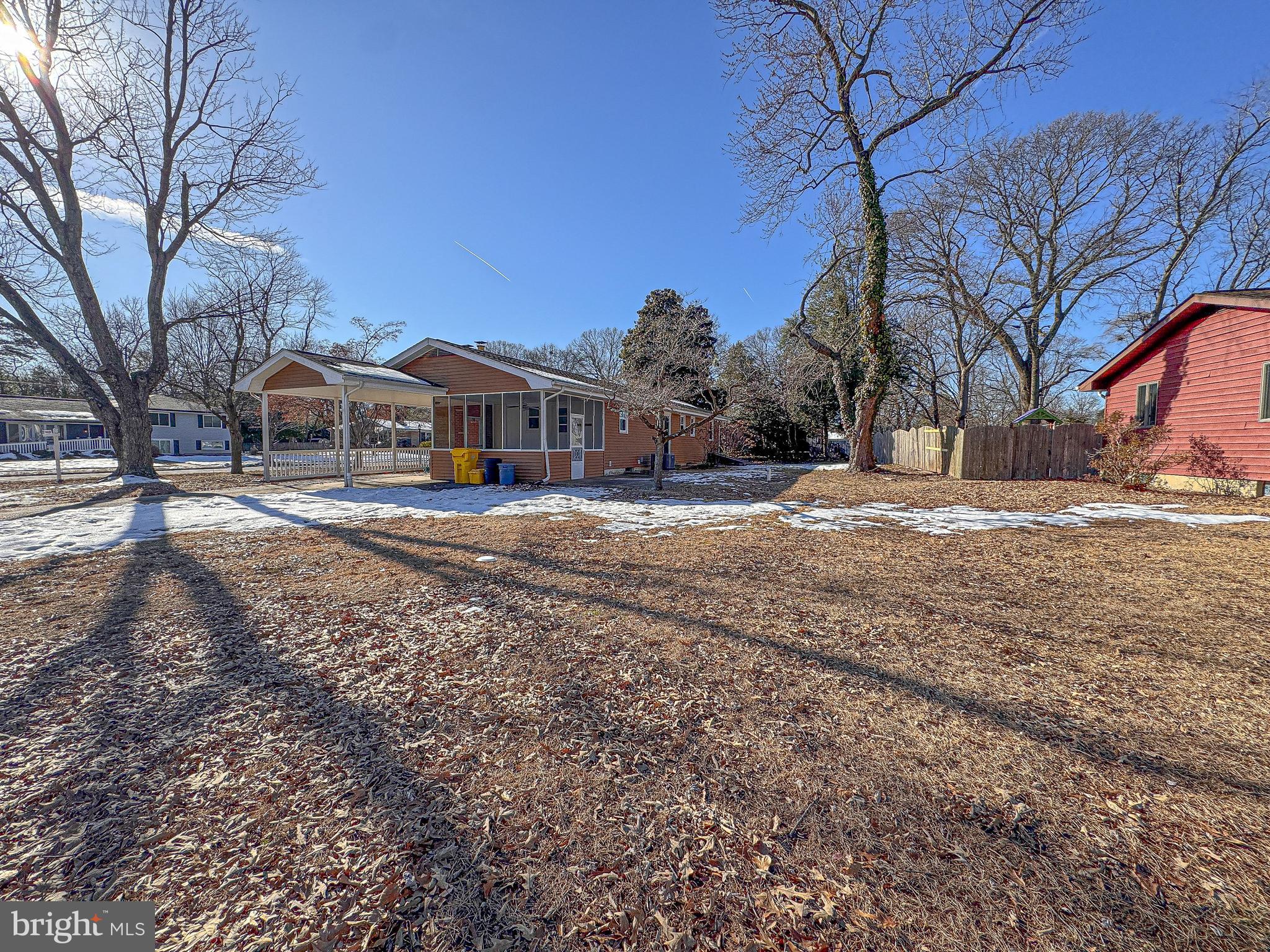 38 Redwood Road Severna Park, MD 21146 - Photo 2 of 41 Expansive corner lot
