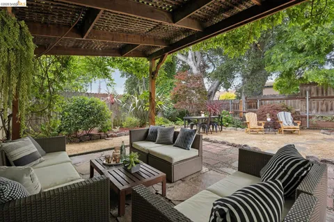 $749,000 | 1357 East 25th Street, Oakland, CA 94606