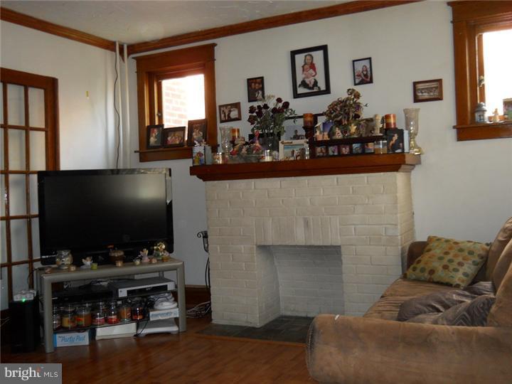1501 New Holland Road Shillington, PA 19607 - Photo 2 of 8 Living Room