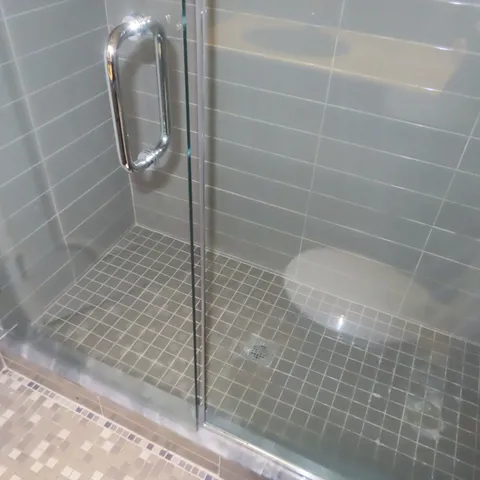 a bathroom with a toilet and a bathtub