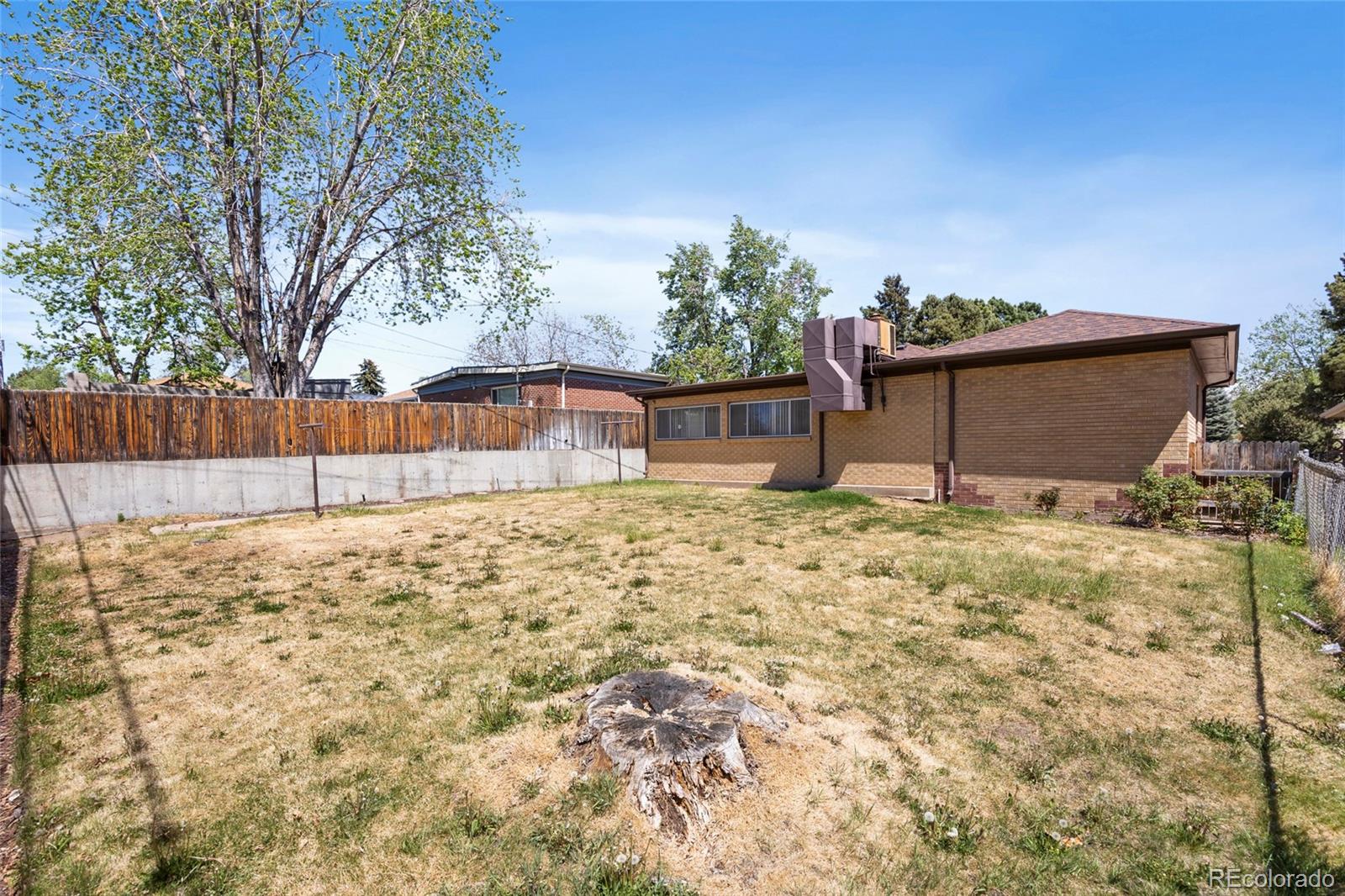 385 South Kearney Street Denver, CO 80224 - Photo 38 of 43 a backyard of a house with table and chairs