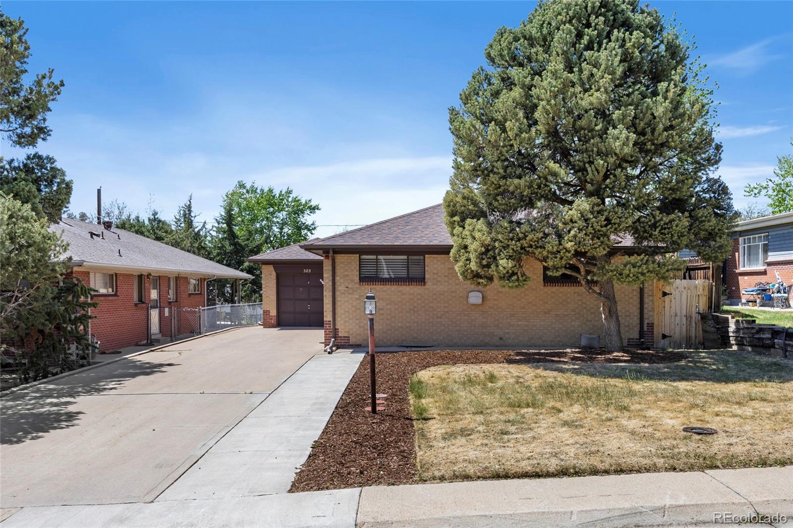 385 South Kearney Street Denver, CO 80224 - Photo 6 of 43 front view of a house
