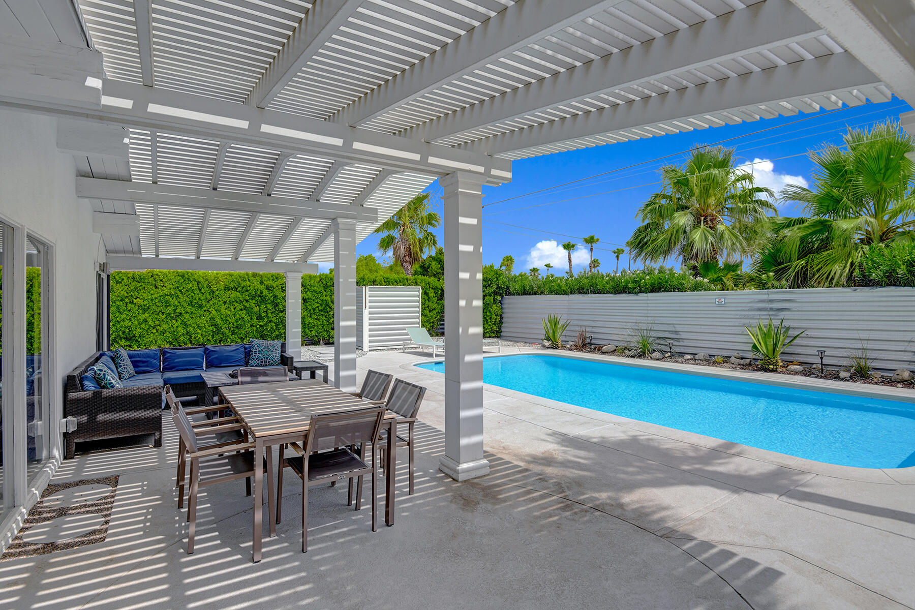 915 East Racquet Club Road Palm Springs, CA 92262 - Photo 5 of 36 COVERED PATIO.jpg mls