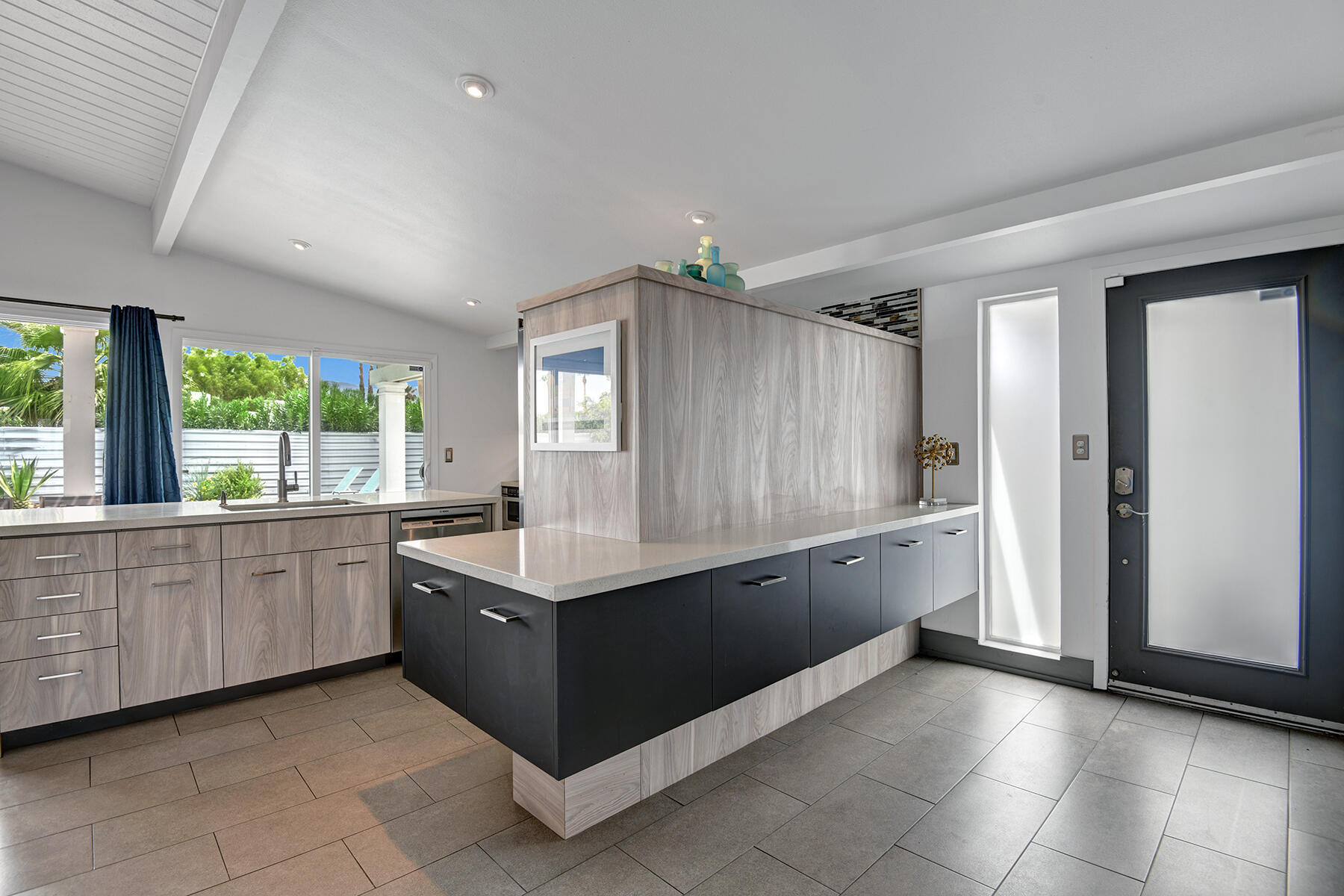 915 East Racquet Club Road Palm Springs, CA 92262 - Photo 9 of 36 ENTRY WAY.jpg mls