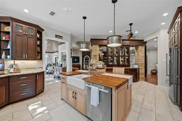 a kitchen that has a lot of cabinets in it