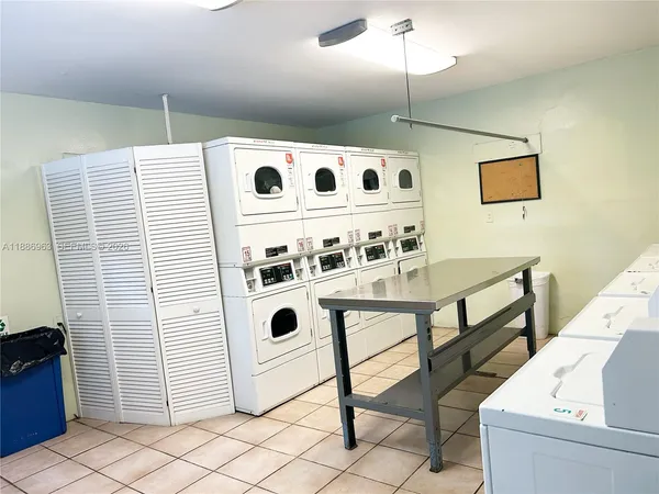 $2,400 | 7865 Southwest 57th Avenue, Unit 47C, Miami, FL 33143