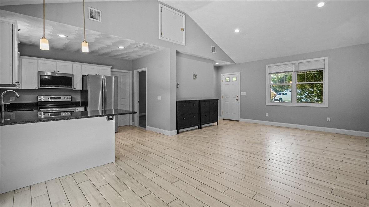 69 Junction Street Warwick, RI 02889 - Photo 4 of 26