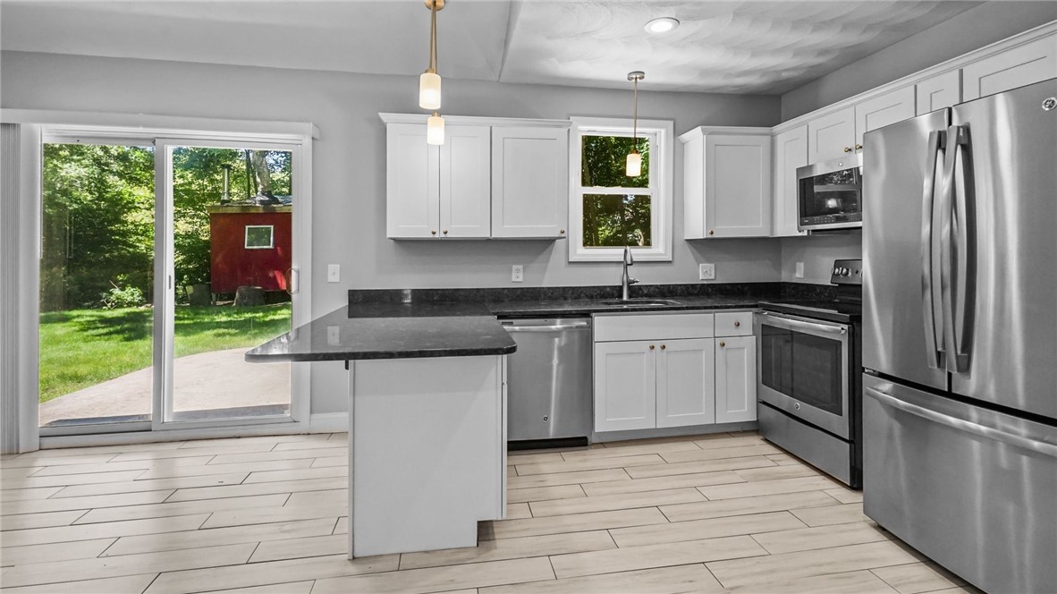 69 Junction Street Warwick, RI 02889 - Photo 5 of 26