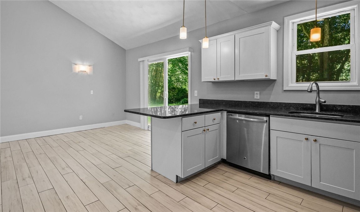 69 Junction Street Warwick, RI 02889 - Photo 6 of 26