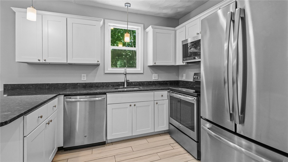 69 Junction Street Warwick, RI 02889 - Photo 7 of 26