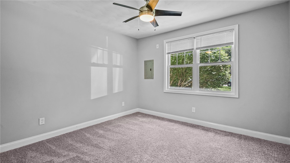 69 Junction Street Warwick, RI 02889 - Photo 8 of 26