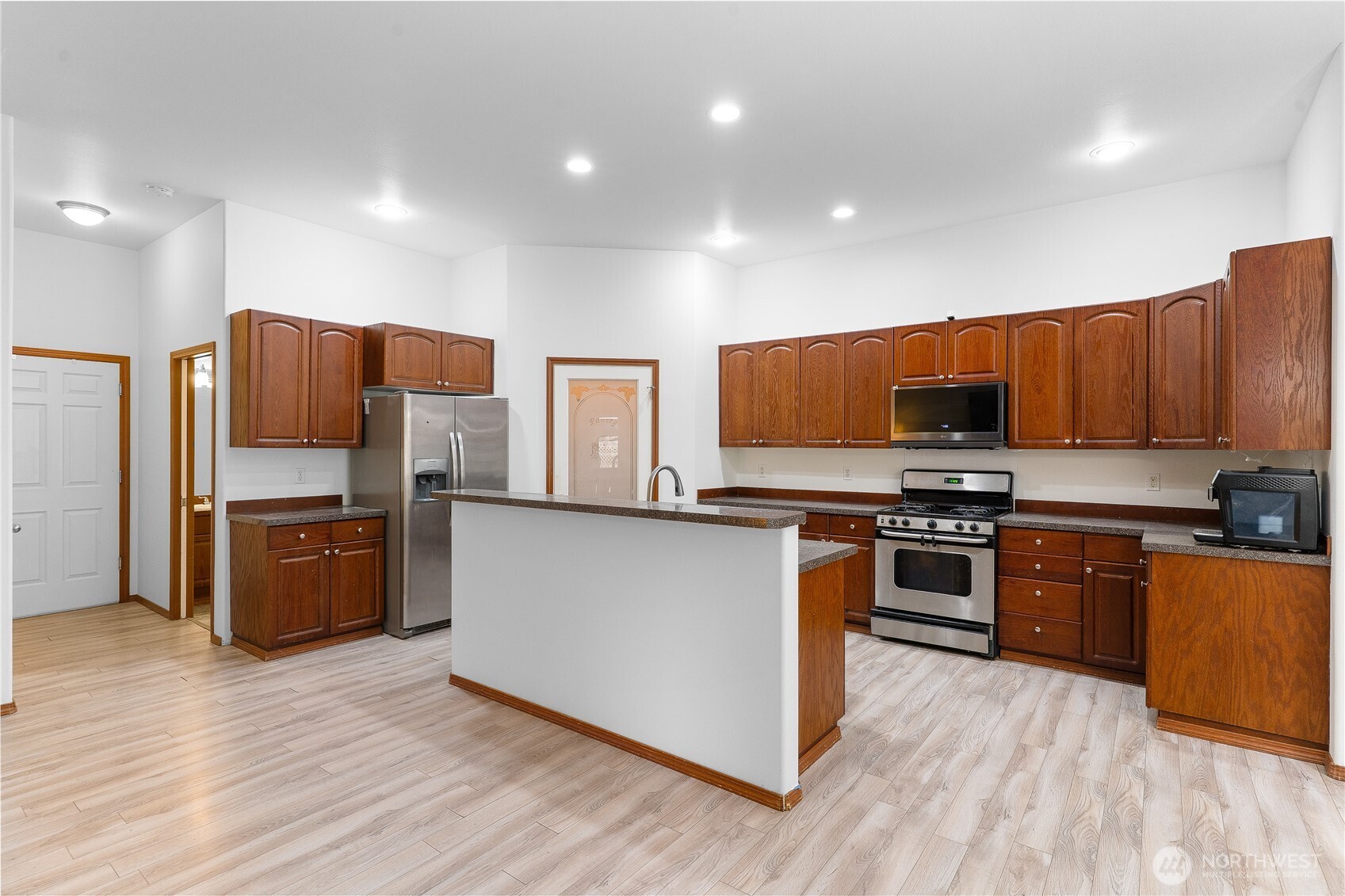 15428 Southeast 252nd Place Covington, WA 98042 - Photo 7 of 35