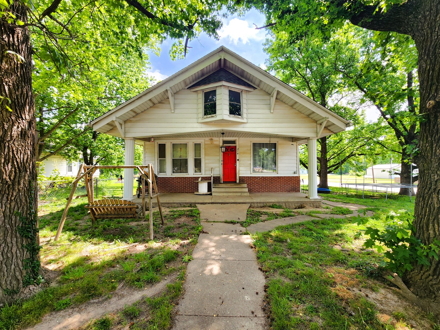 214 South Bush Avenue Hurst, IL 62949 - Photo 1 of 23