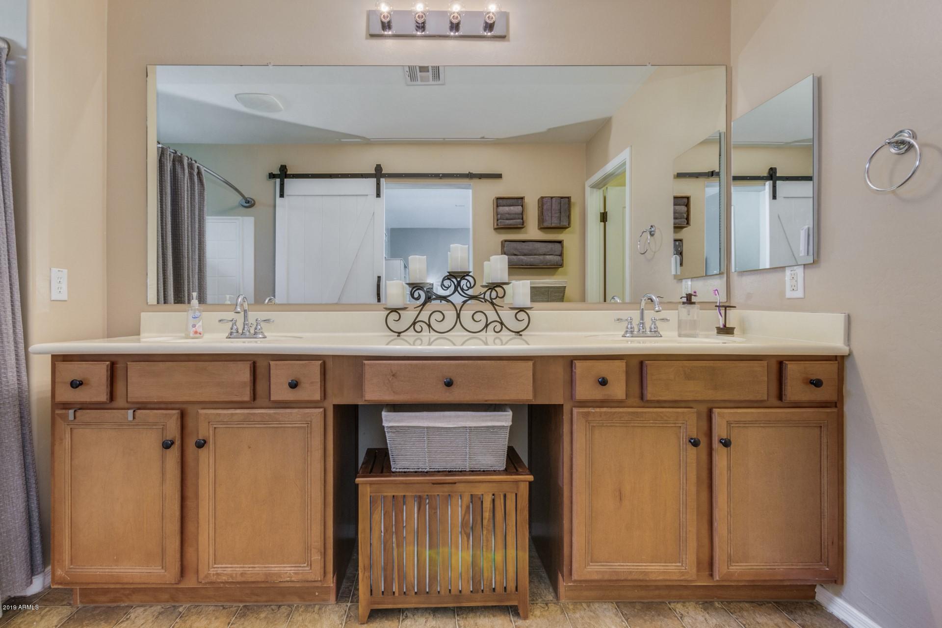 2327 East Pecan Road Phoenix, AZ 85040 - Photo 17 of 30 Master bath