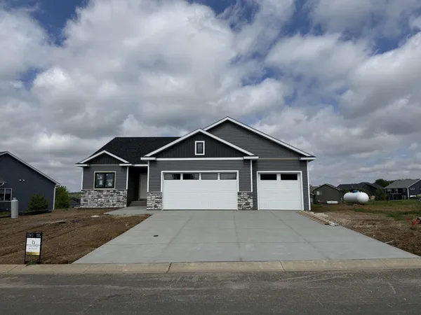 $475,000 | 1693 Cherry Street East, Mazeppa, MN 55956