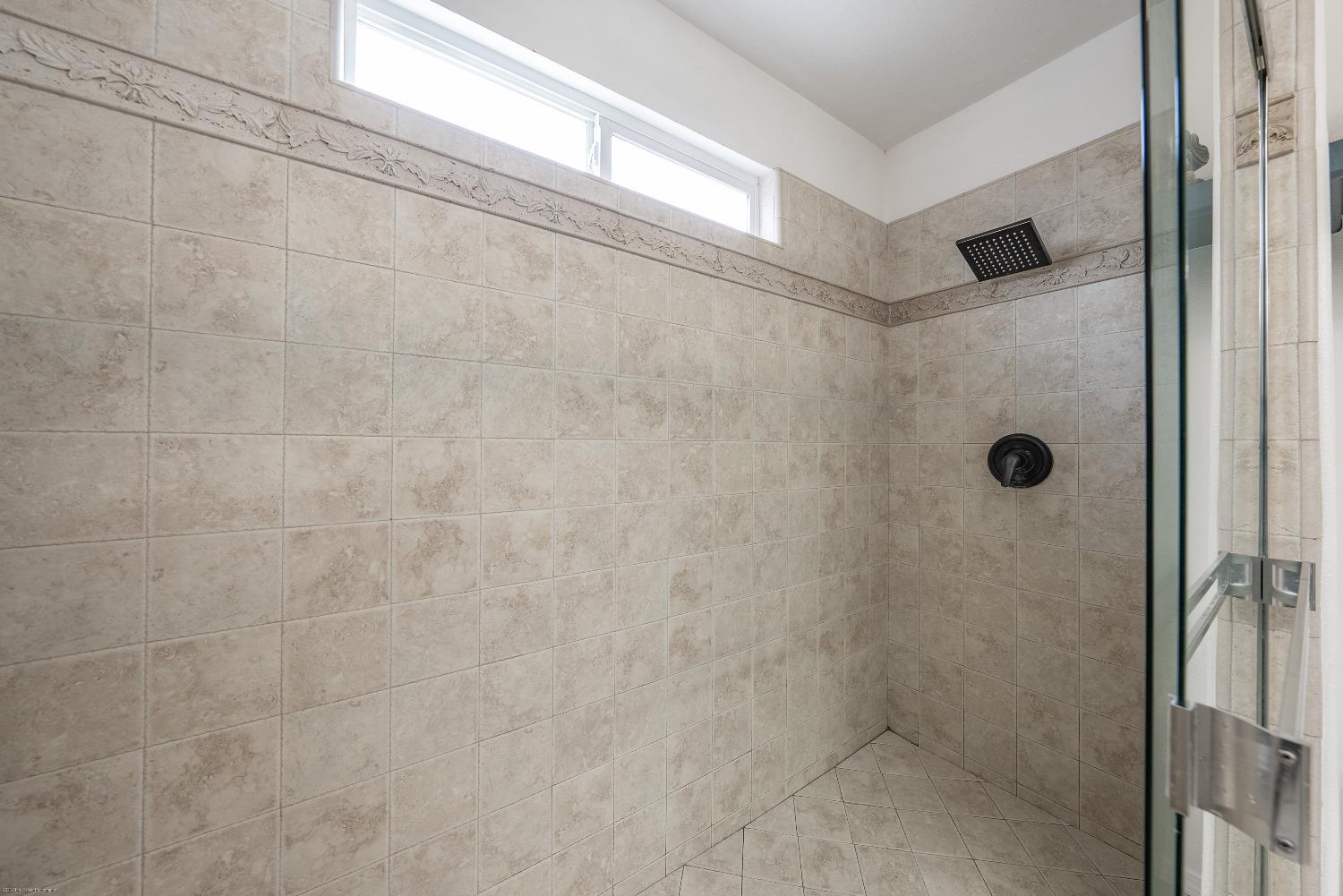 695 Crescent Lane Lemoore, CA 93245 - Photo 25 of 47 a bathroom with a shower