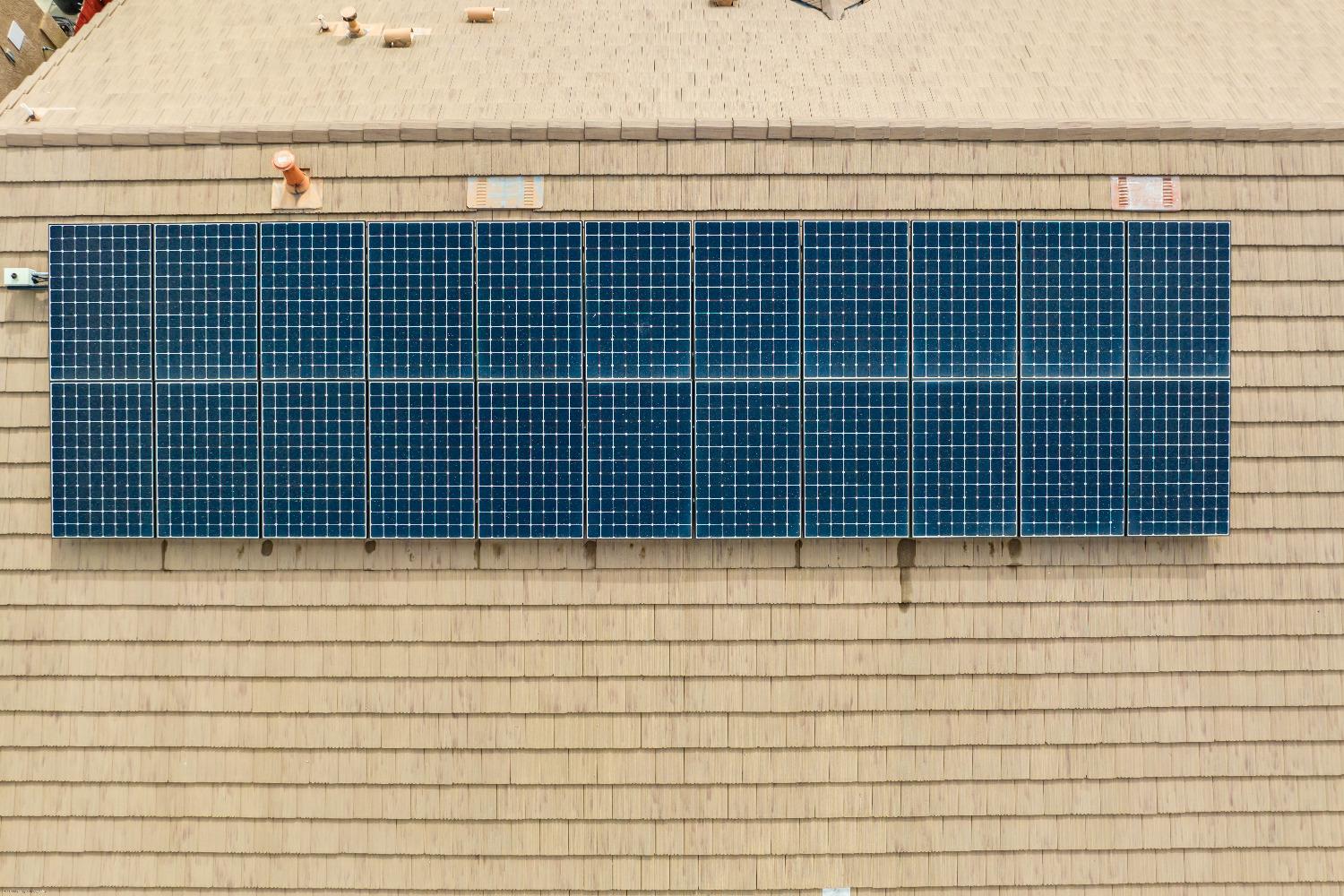 695 Crescent Lane Lemoore, CA 93245 - Photo 43 of 47 a bathroom with a shower