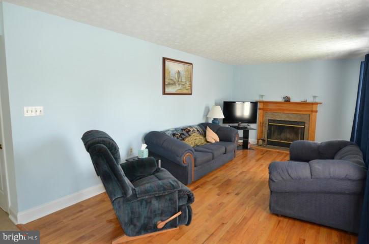 10499 Labrador Loop Manassas, VA 20112 - Photo 4 of 18 Family Room