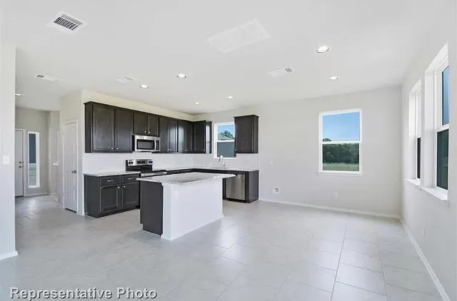 $1,850 | 307 Insider Loop, Elgin, TX 78621