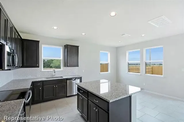 $1,850 | 307 Insider Loop, Elgin, TX 78621