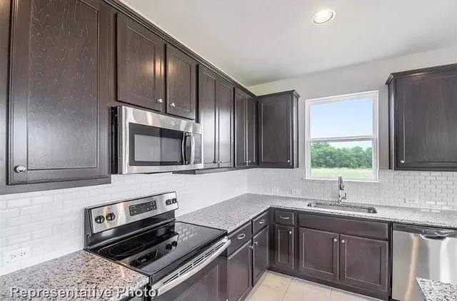 $1,850 | 307 Insider Loop, Elgin, TX 78621