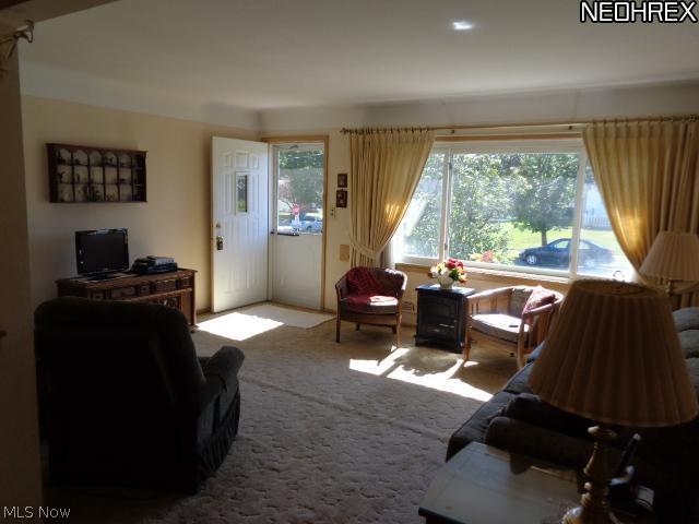9200 Roxbury Road Parma Heights, OH 44130 - Photo 6 of 23 Neutral Decor