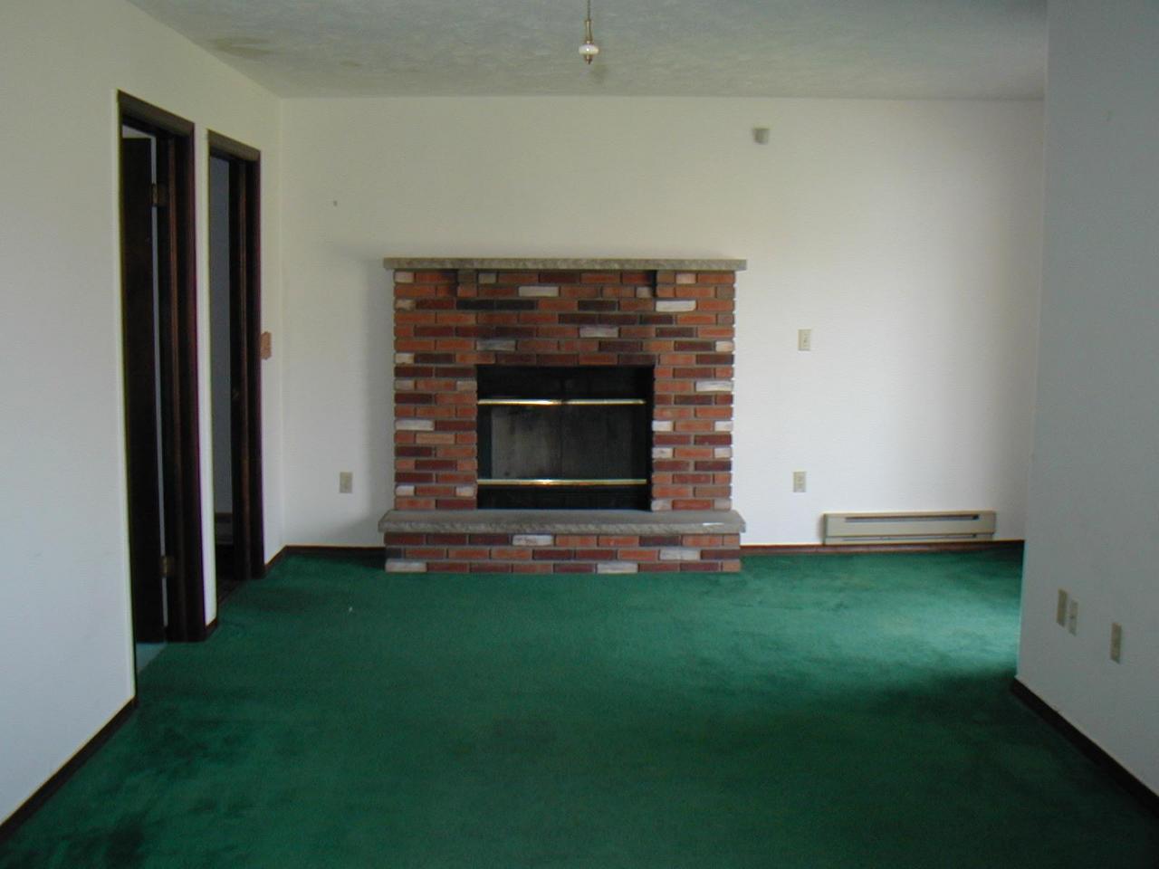 17-sec10 Falls Road Bushkill, PA 18324 - Photo 4 of 8 FAMILY ROOM
