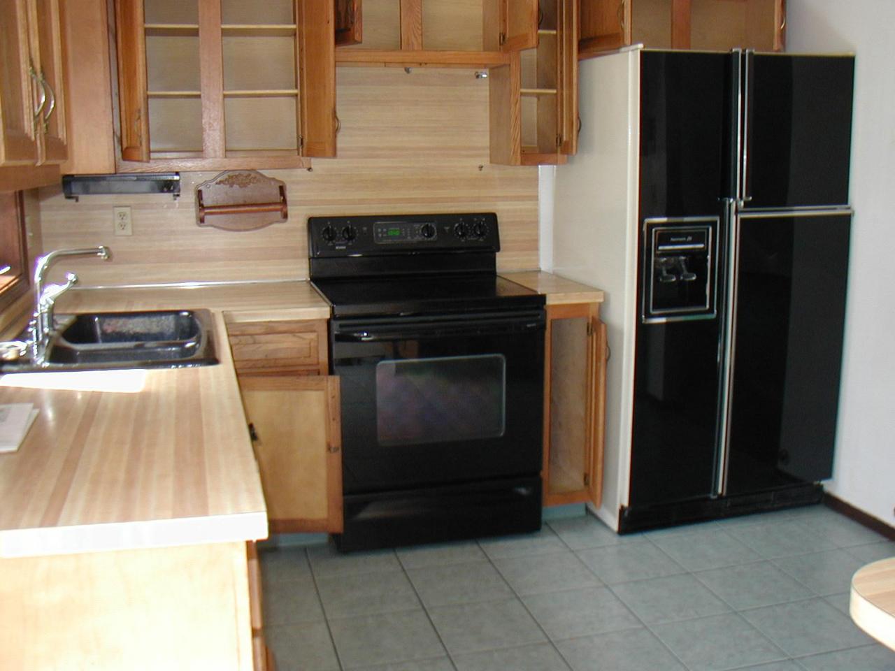 17-sec10 Falls Road Bushkill, PA 18324 - Photo 6 of 8 KITCHEN