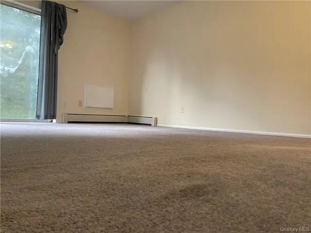 a view of empty room with window